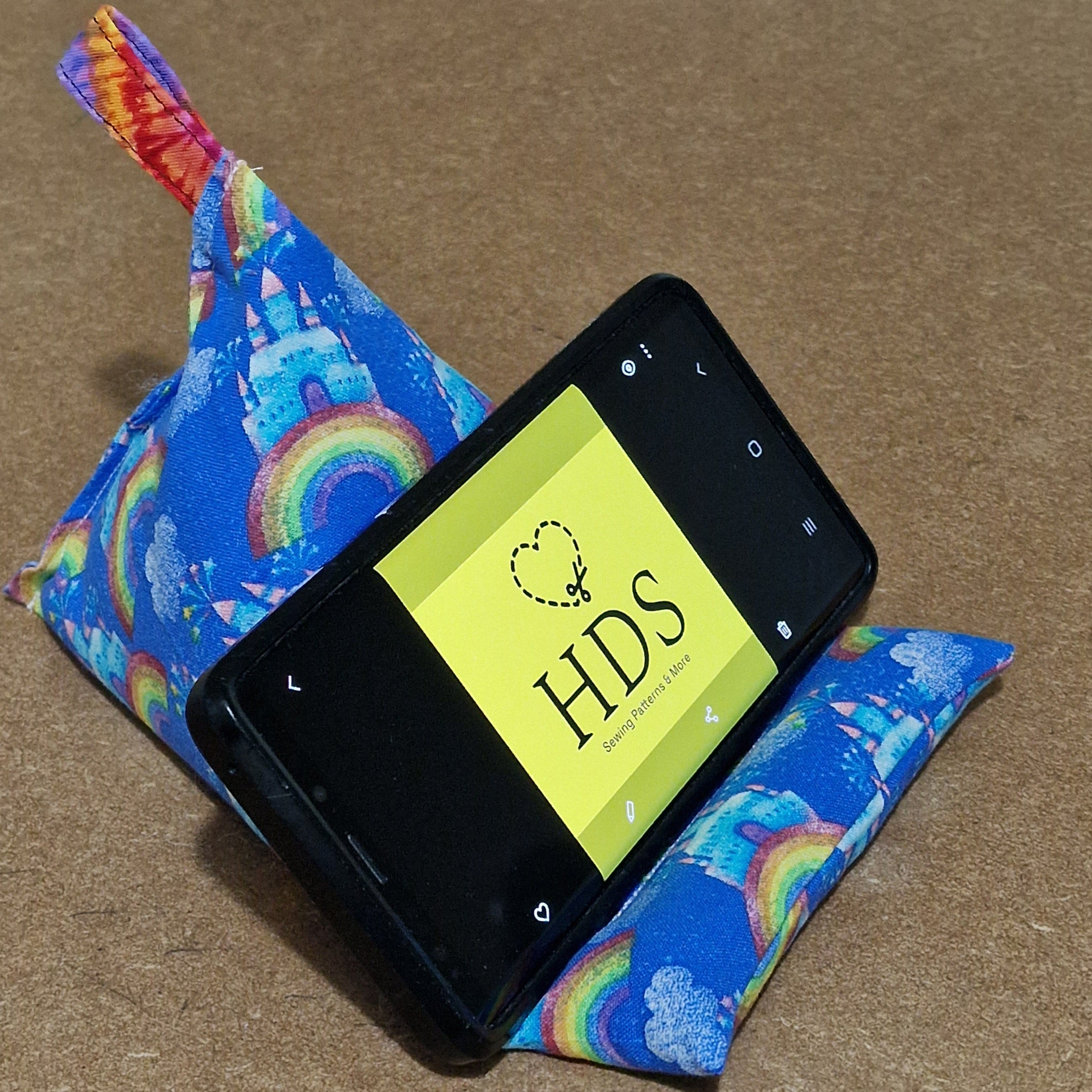 Phone Stand Pattern Fabric Phone Stand Sewing Pattern + SVG File for Cricut | ELTON (PDF ...